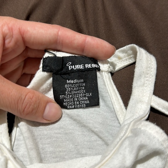 White tank top size medium. - Picture 3 of 4